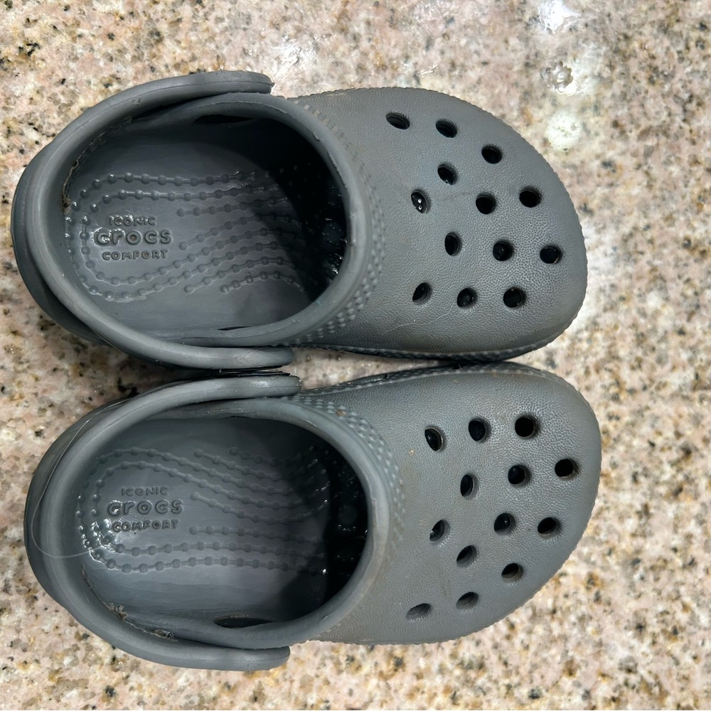 Kids crocs - gray size toddler boy 4